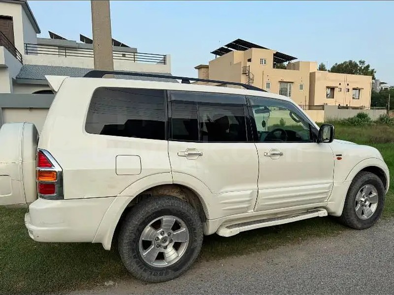 Mitsubishi Pajero 2000