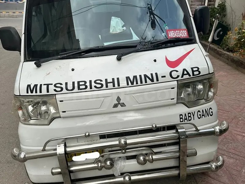 Mitsubishi Minicab Bravo 2013