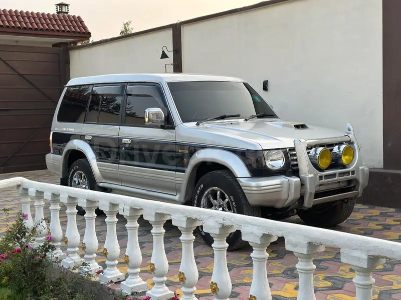 Mitsubishi Pajero 1993