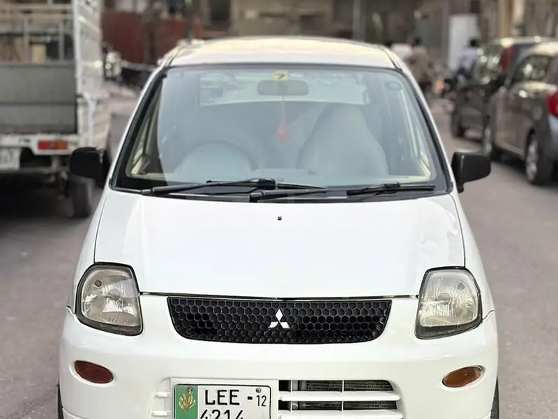 Mitsubishi Minica 2012
