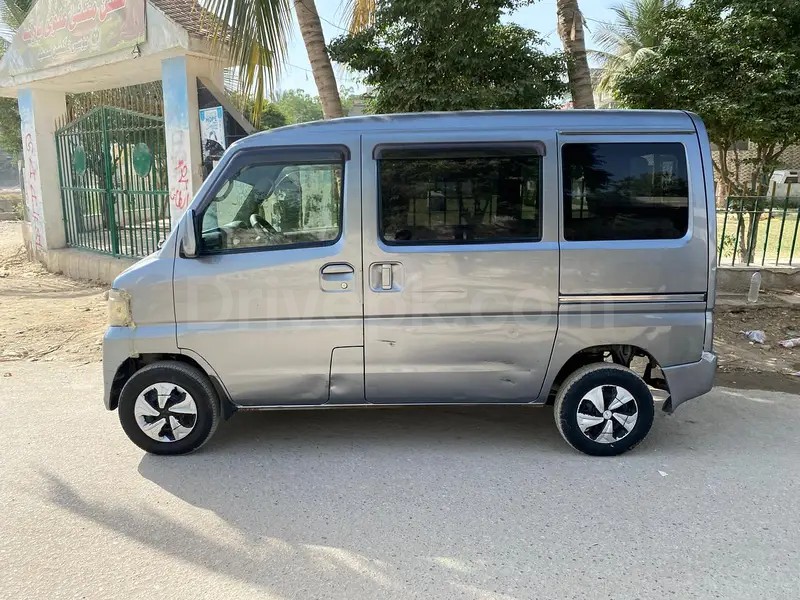 Nissan Clipper 2013
