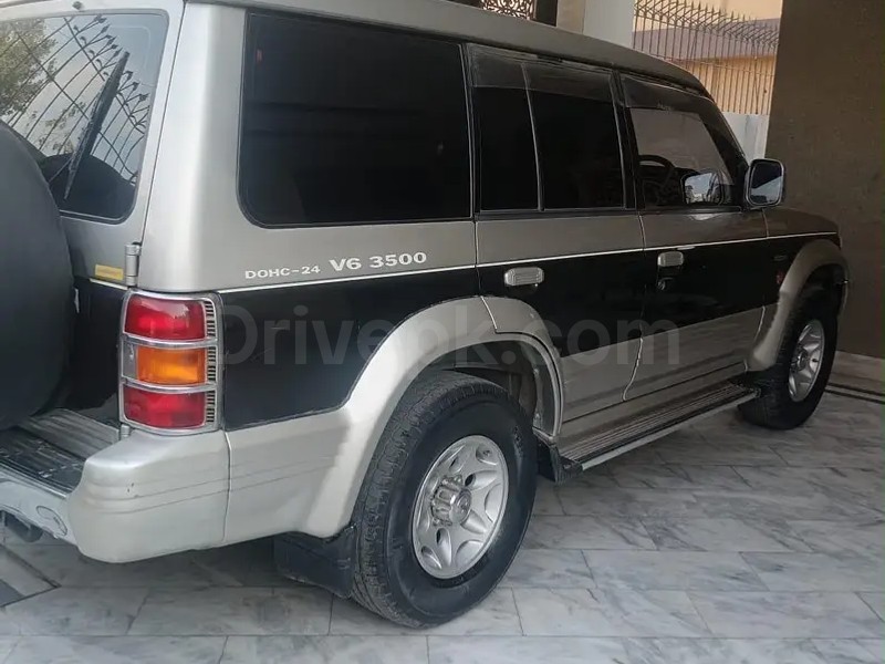 Mitsubishi Pajero 1992