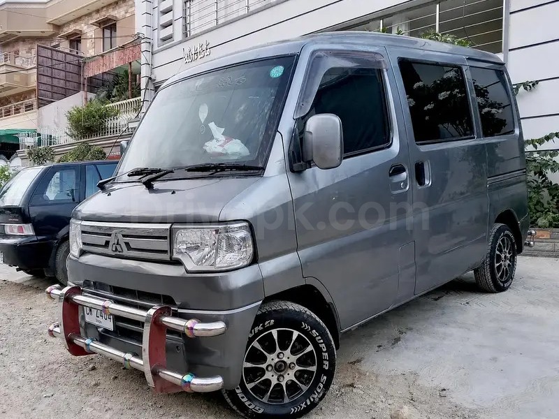 Mitsubishi Minicab Bravo 2012
