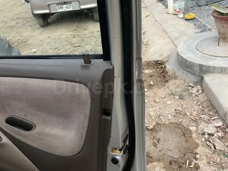 Toyota Platz 2003