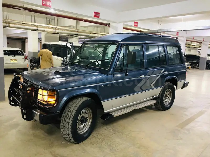Mitsubishi Pajero 1990