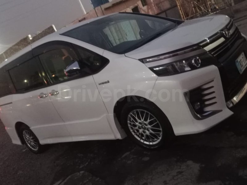 Toyota Voxy 2016 for sale