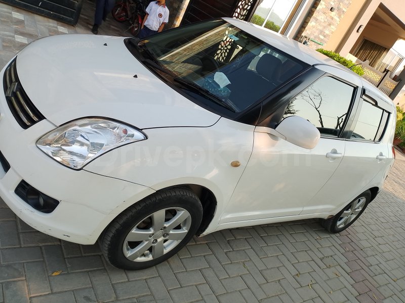 Suzuki Swift DLX Automatic 1.3 Navigation 2019 for sale