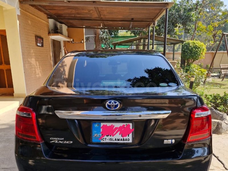 Toyota Corolla Axio Hybrid 1.5 2017 for sale