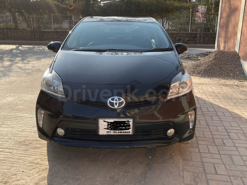 Toyota Prius Alpha 2012 for sale