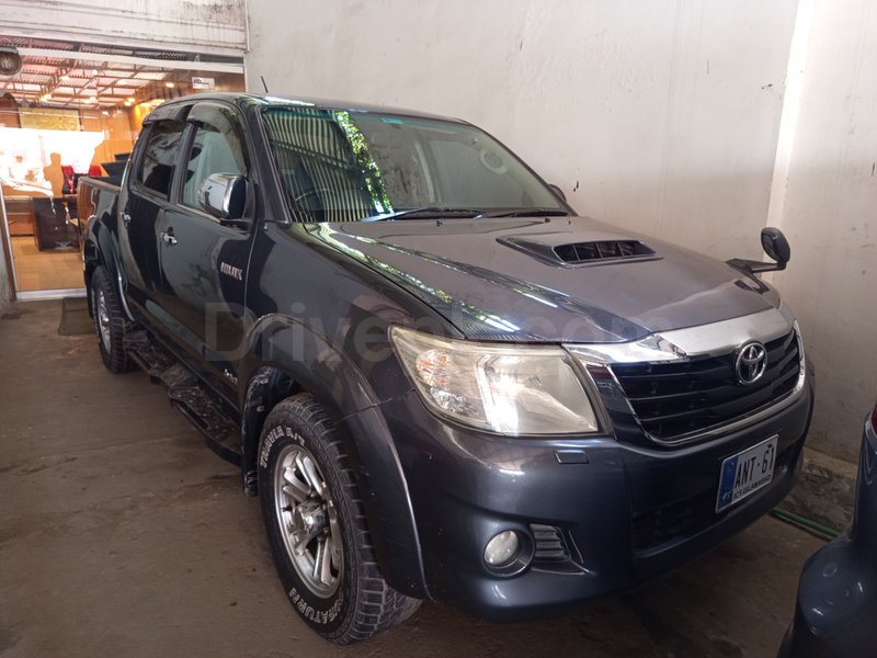 Toyota Hilux 4x4 Double Cab 3.0 L 2013 for sale
