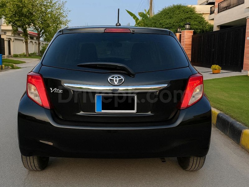 Toyota Vitz F 1.3 2012 for sale