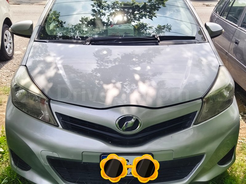 Toyota Vitz F 1.3 2011 for sale
