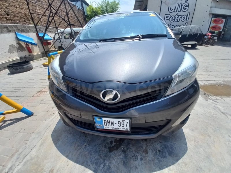 Toyota Vitz F 1.0 2013 for sale