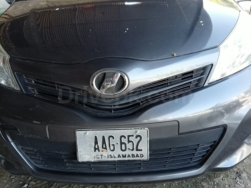 Toyota Vitz F 1.3 2011 for sale
