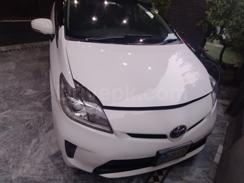 Toyota Prius S 1.8 2014 for sale